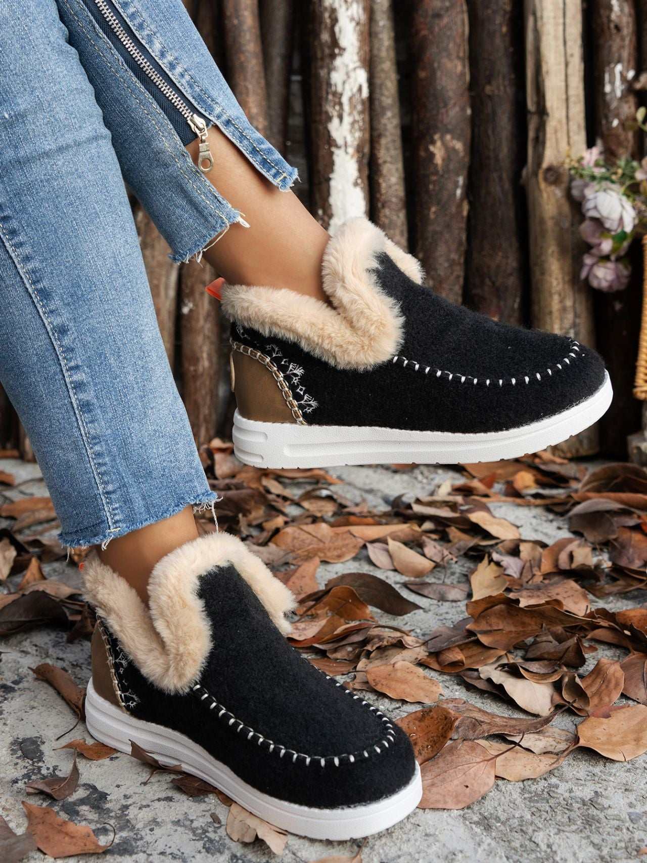 Round Toe Flat Sneakers