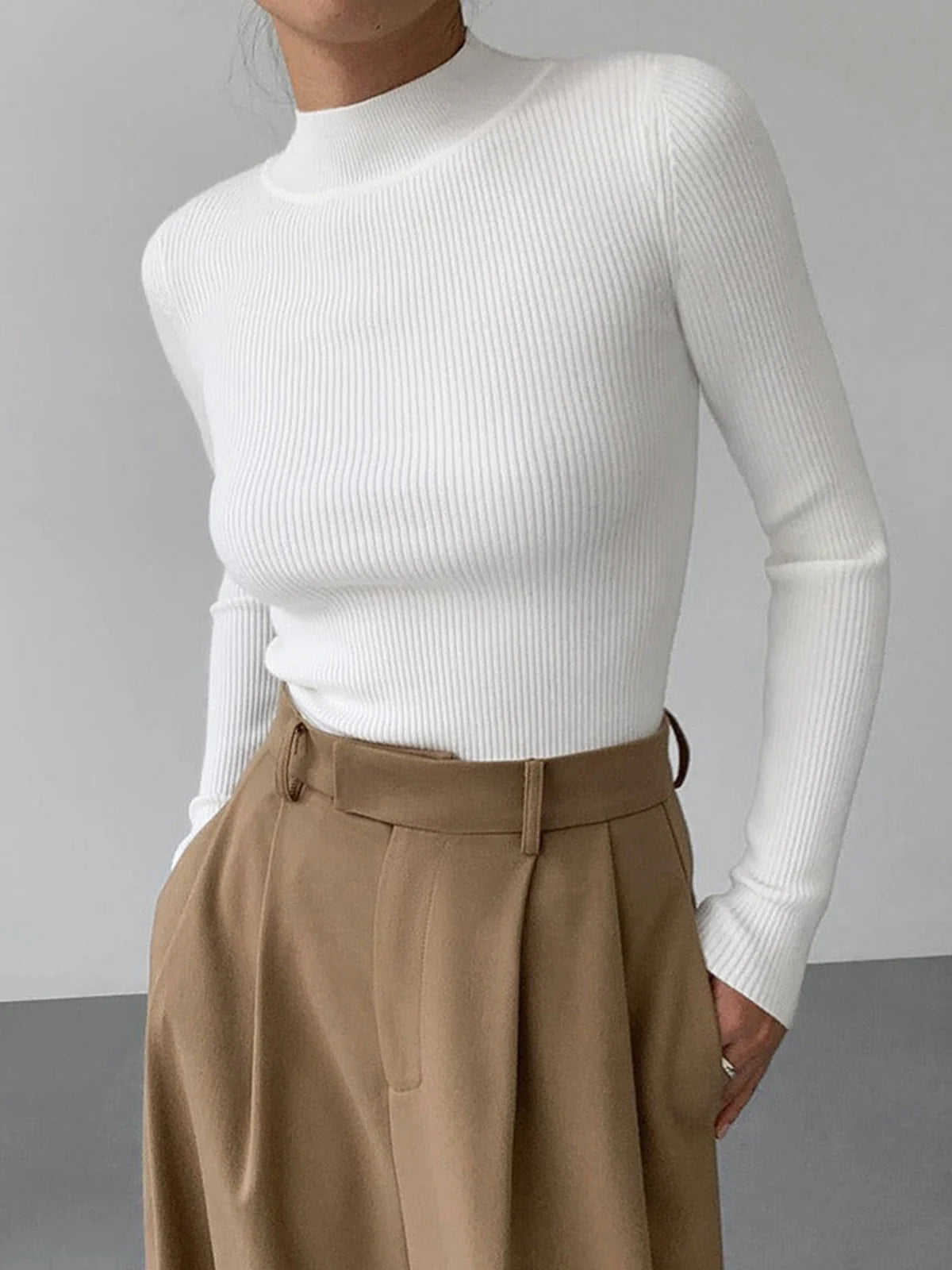 Tight-Fit Crew-Neck Knitted Top